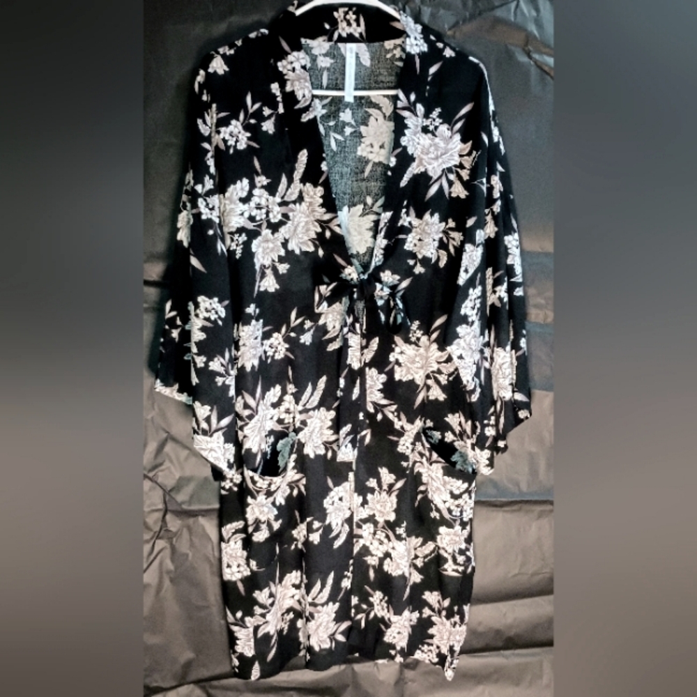Spiritual Gangster Blk pattern M/L cover up w/ tie